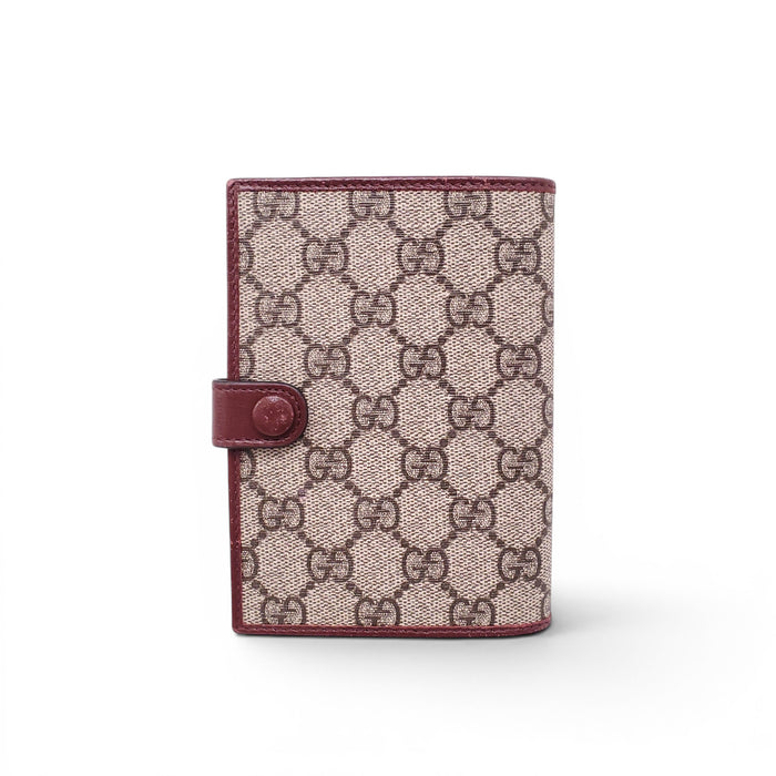 GUCCI GG SUPREME MONOGRAM PASSPORT CASE