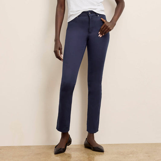 Front image of a woman wearing the roma pants in dark navy | Lead